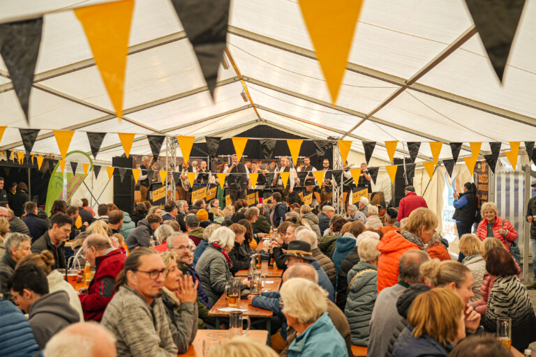 Wexhainer Dorfkirbe ein voller Erfolg